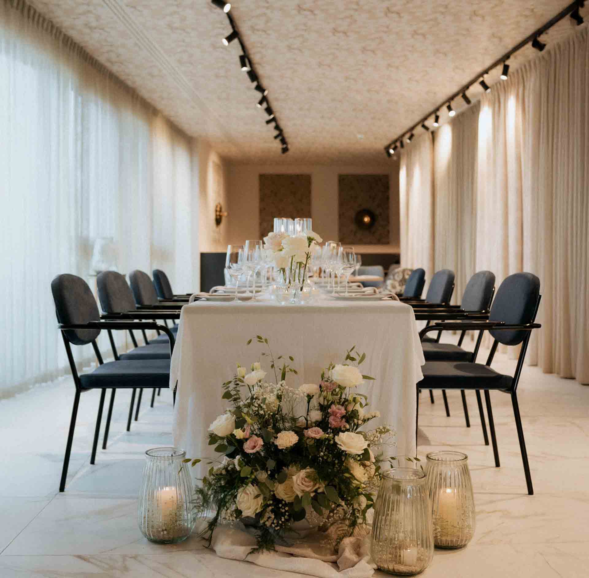 Wunderschön gedeckte Hochzeitstafel im heinrichs 161